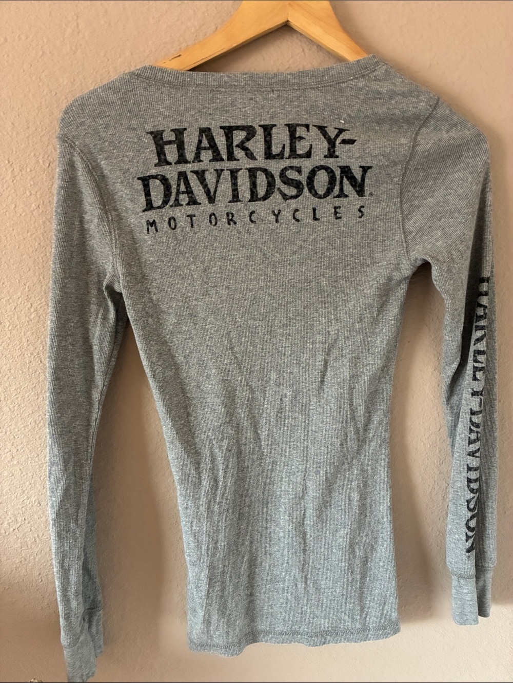 Harley-Davidson Women's Gray Henley with Skull Logo - Picture 2 of 2
